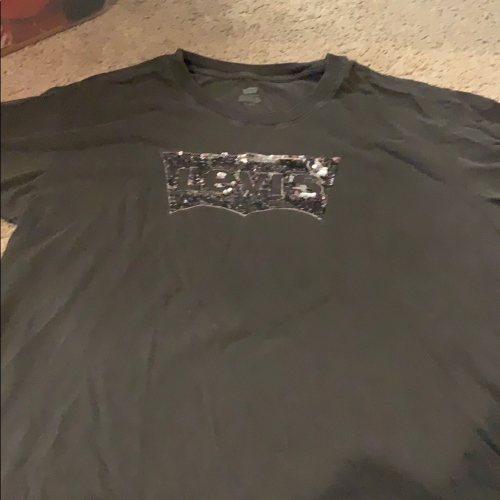 Levi’s t shirt